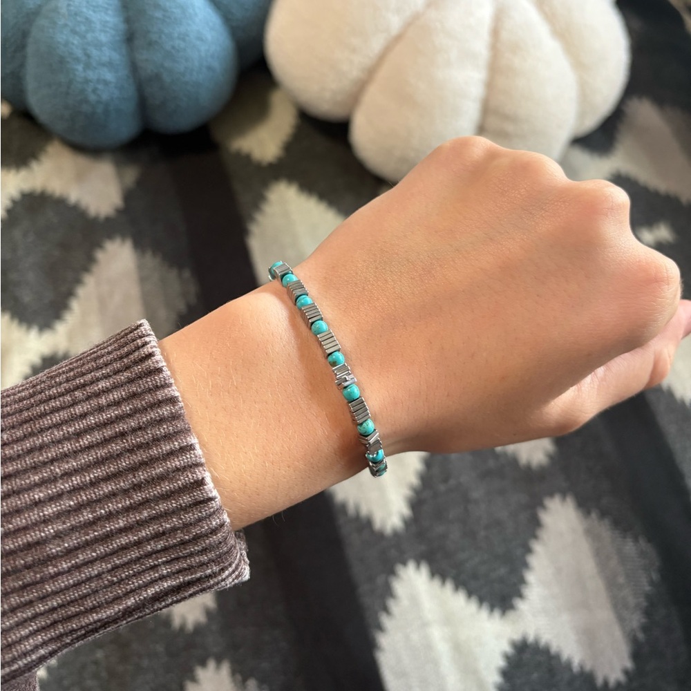 Turquoise and Silver Beaded Stretch Bracelet